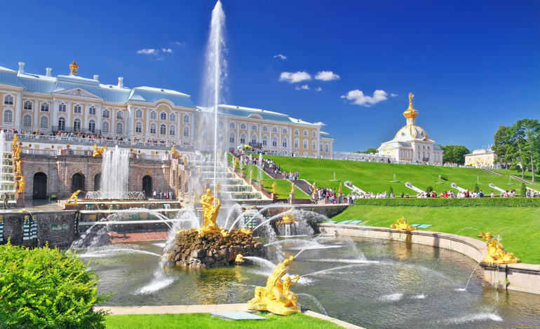 Куди поїхати на травневі свята в 2020 році Сантк-Петербург