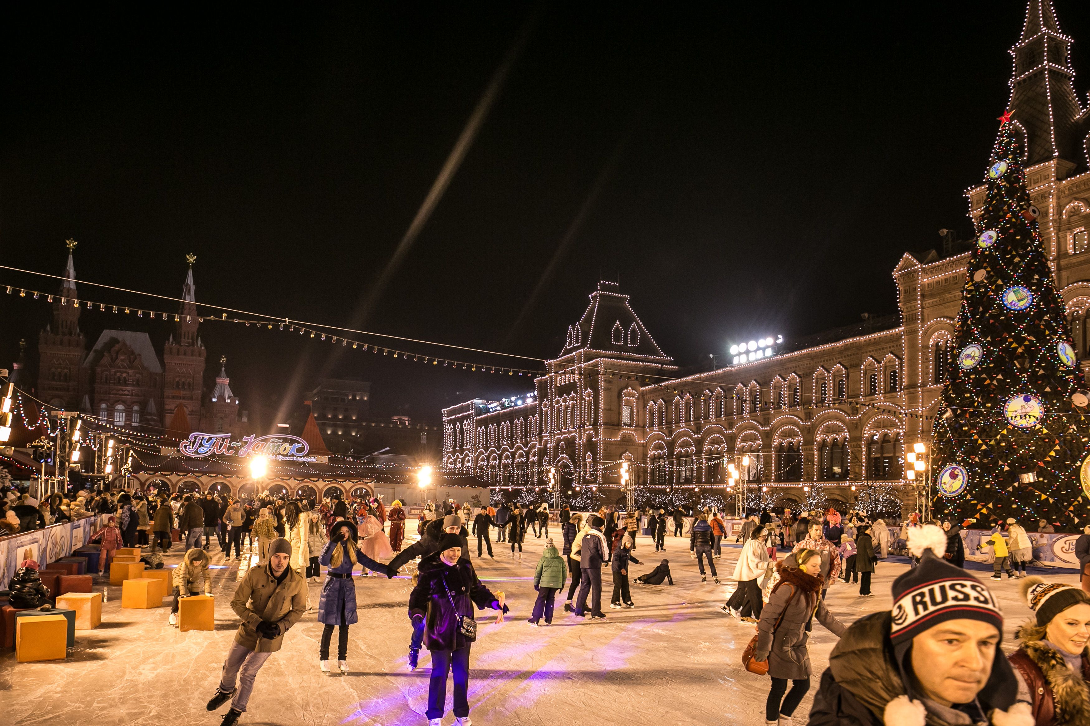 Особливості зимових розваг на головній площі країни фото