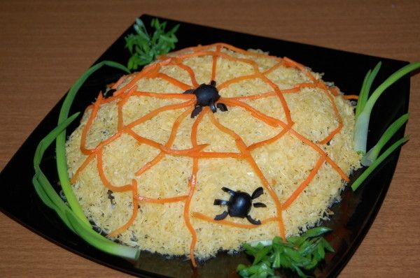Новорічний салат «Павутинка» фото